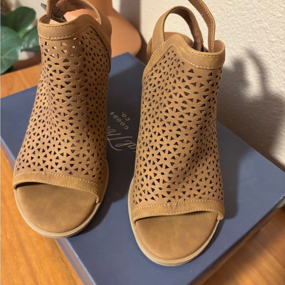 Universal Thread Chestnut Cutout Mules - Picture 2 of 4